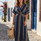 Saphira | Vestido midi envolvente de rayas con escote en V y manga corta
